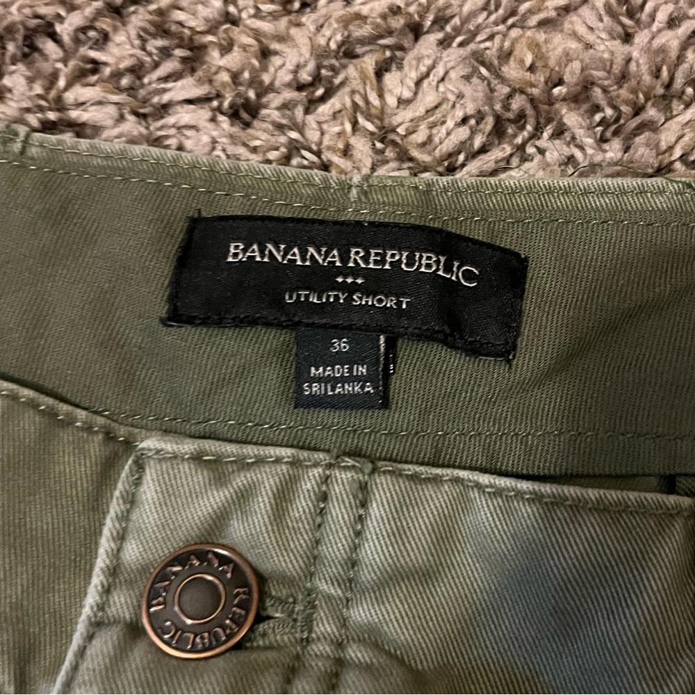 Banana Republic Men’s Utility Shorts—Size 36 - Picture 2 of 6